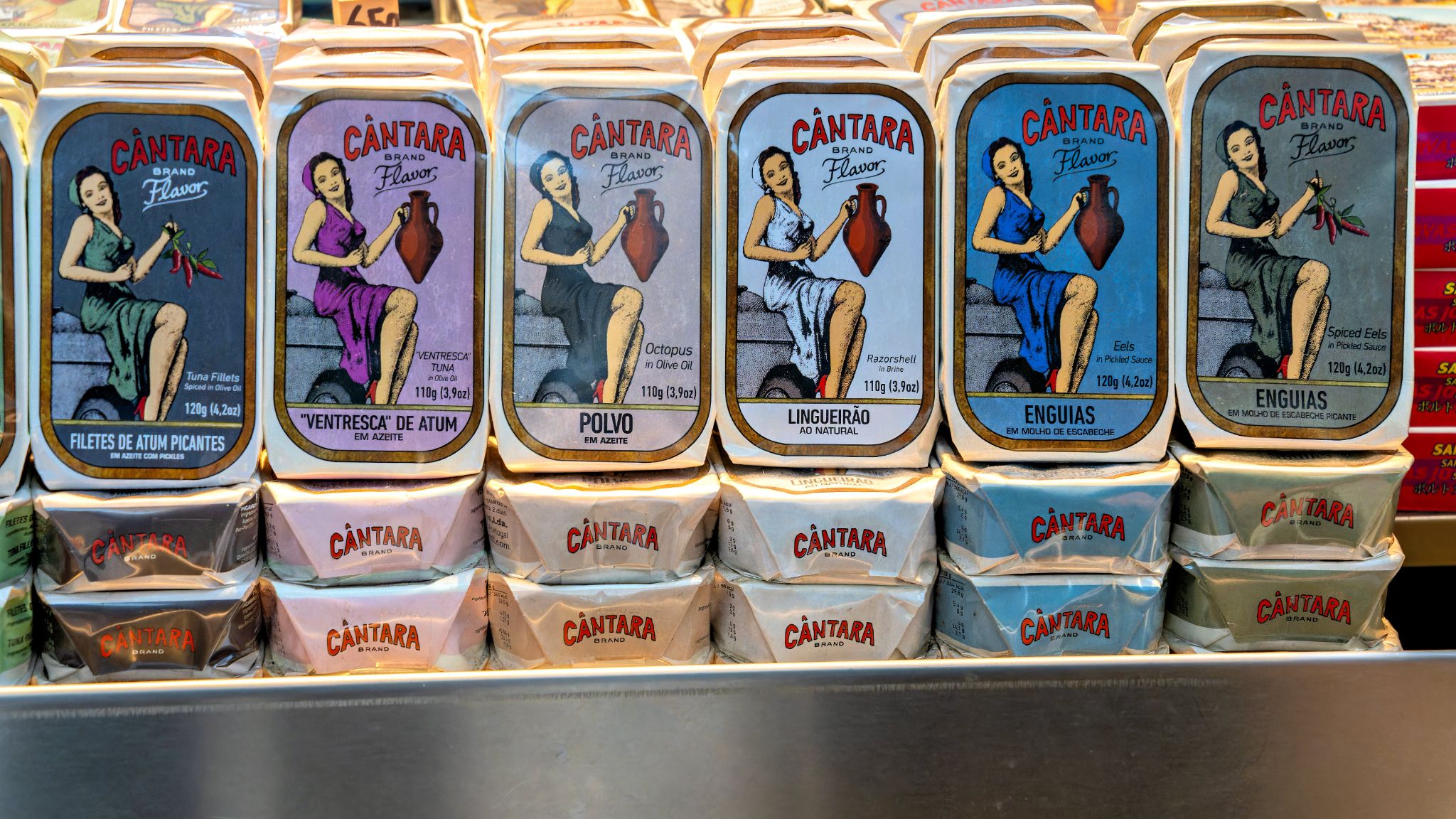 Sardinendosen im Mercado do Bolhão